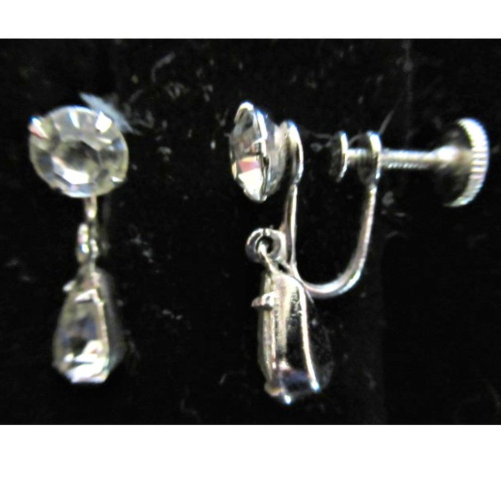 Vintage CORO rhinestone + teardrop dangle screw-back earrings - 7/8" long
